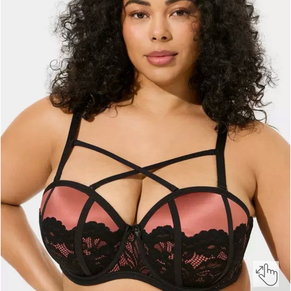 torrid Black Lace Strappy Underwire Multiway Pushup Bra with Pink Lining 42D NWT
